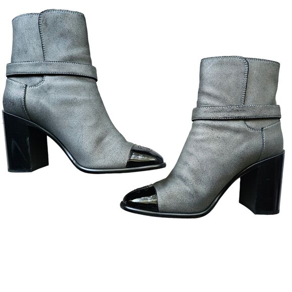 Chanel 22B CC Cap Toe Short Boot Size 39.5 8.5 9 Gray Suede Patent Black Leather - Picture 6 of 12